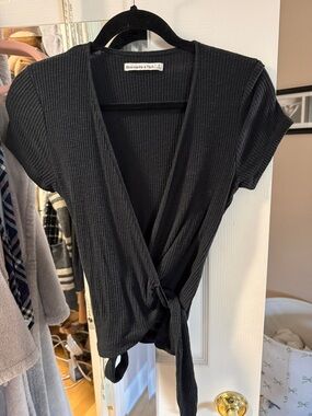 Abercrombie & Fitch Black Ribbed Tie-Front Crop Top